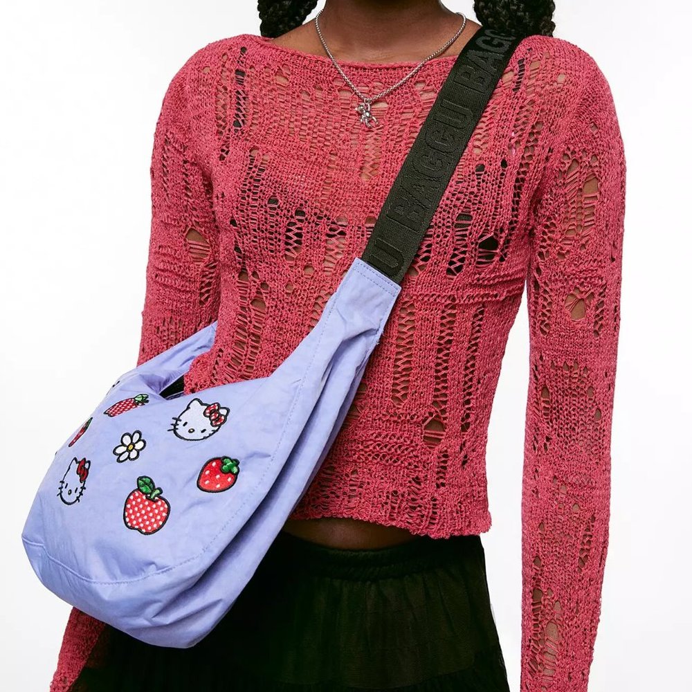 NWT Baggu Medium Crescent Bag -  Embroidered Hello Kitty & Apple (Bluebell) - Picture 9 of 9
